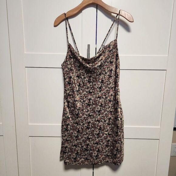 Socialite Dresses & Skirts - Floral satin mini dress perfect for Fall small